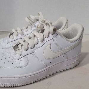 Nike Men's Low-Top Athletic Sneakers - White